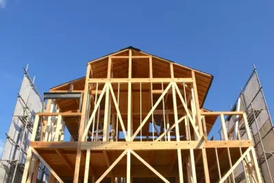 建設途中の住宅